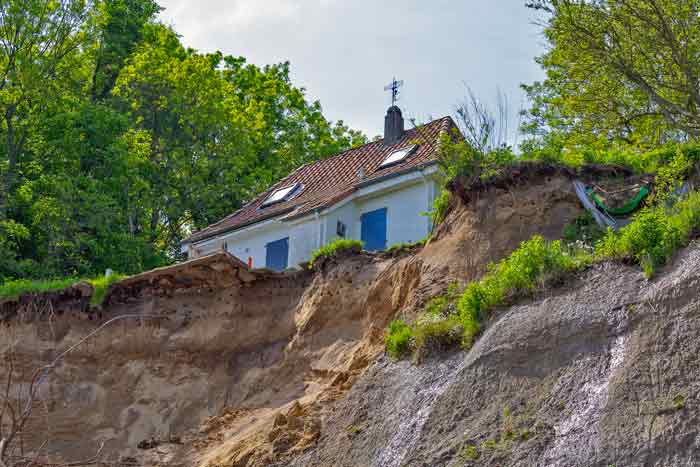 Abrisshaus am Brodtener Steilufer