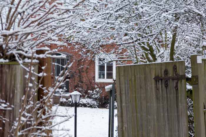 Schnee im Ostseedorf Brodten